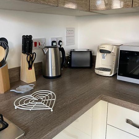 Lovely 2 Bedroom, 2 Bathroom House With Parking. Plymouth Dış mekan fotoğraf